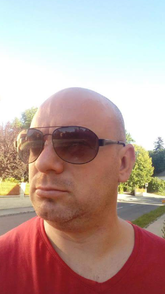 Cengiz, 44