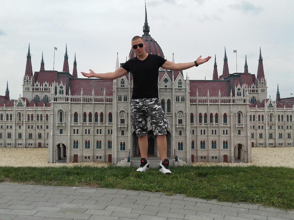 GyBalu, 33