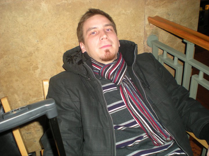 Róbert W, 41